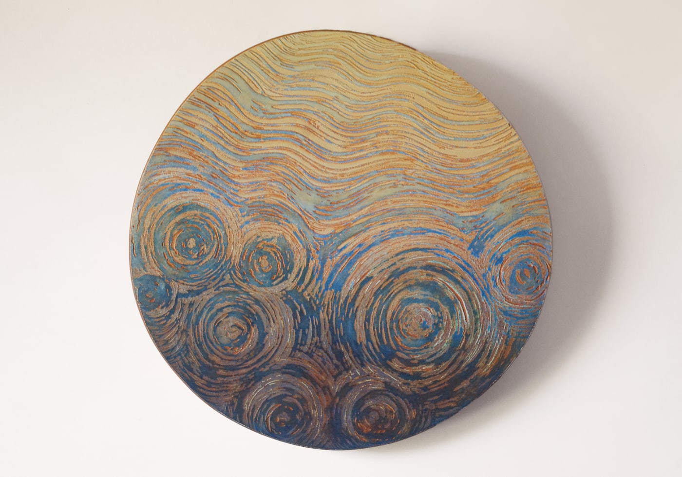 Gravure à l'acide et sgraffito sur enduit chaux sur châssis bois et pigments. 41 x 42 cm. 