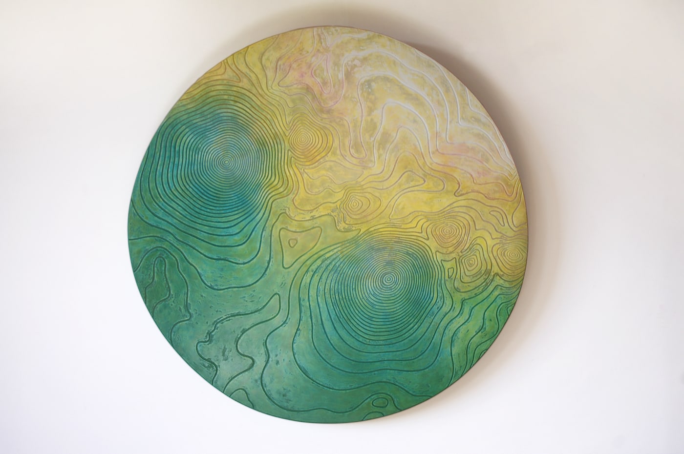 Gravure à l'acide et sgraffito sur enduit chaux sur châssis bois et pigments. 79 x 79 cm. 