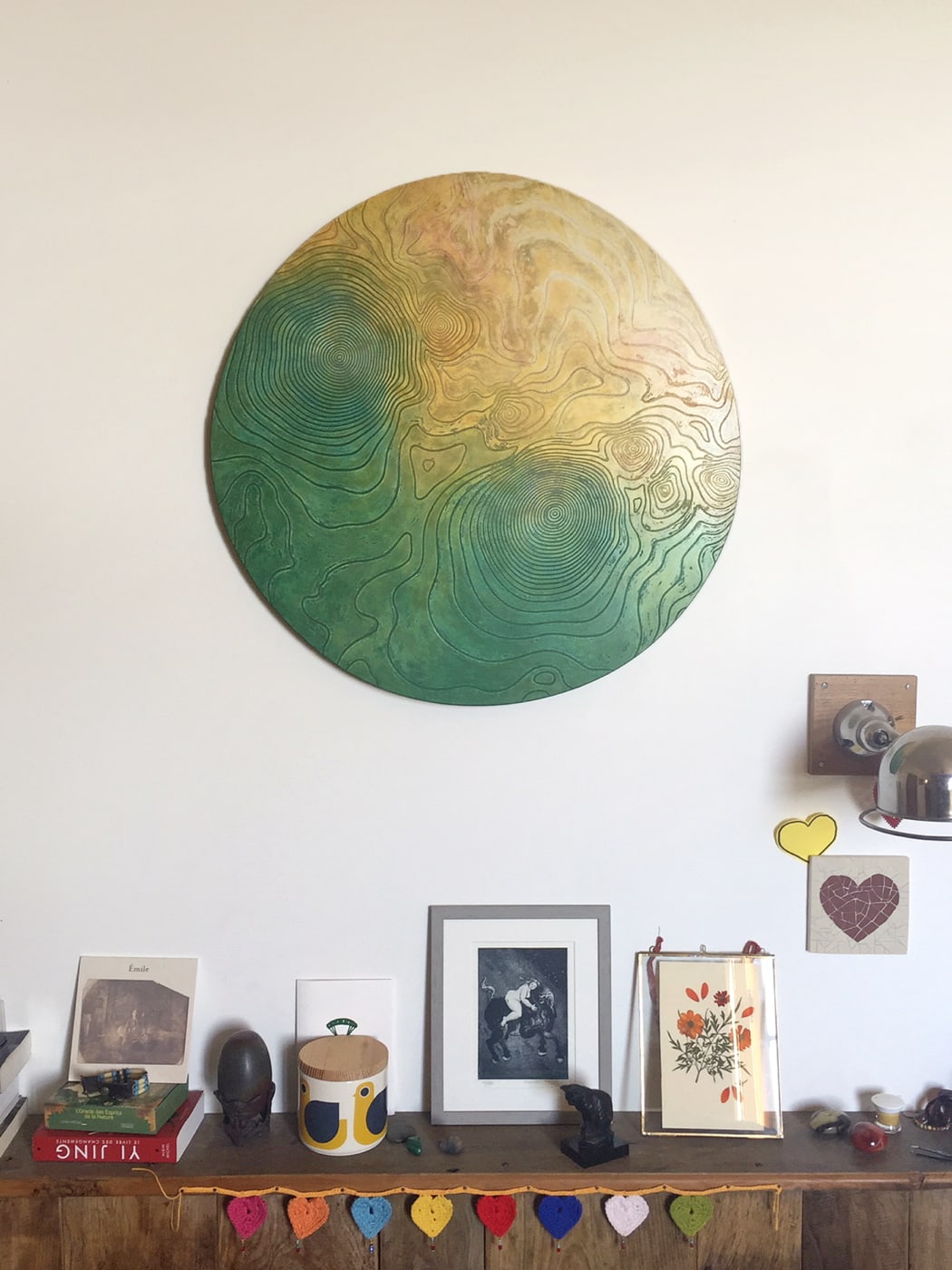 Oeuvre de Aude Arnold, artiste sgraffito, enduit chaux