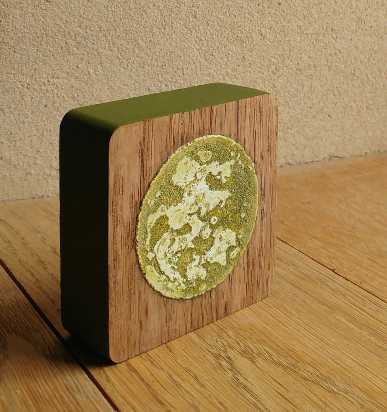 Oeuvre de Aude Arnold, artiste, sgraffito