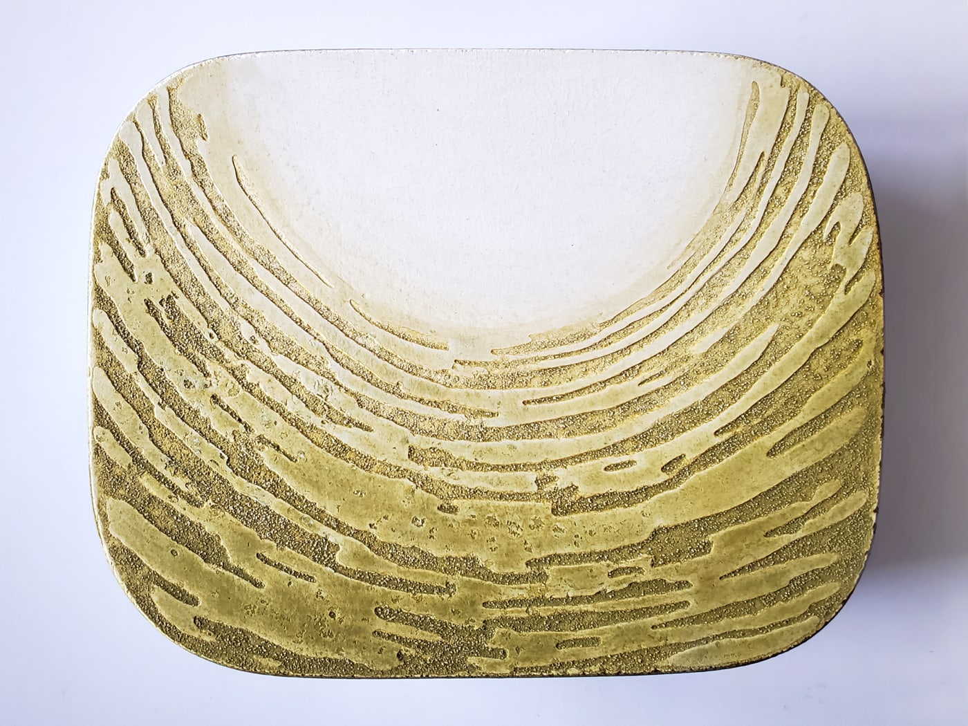 Gravure à l’acide sur enduit chaux, sur panneau bois et pigments.