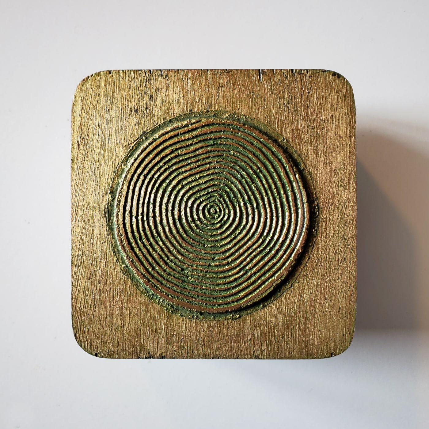 Oeuvre de Aude Arnold, artiste sgraffito, enduit chaux