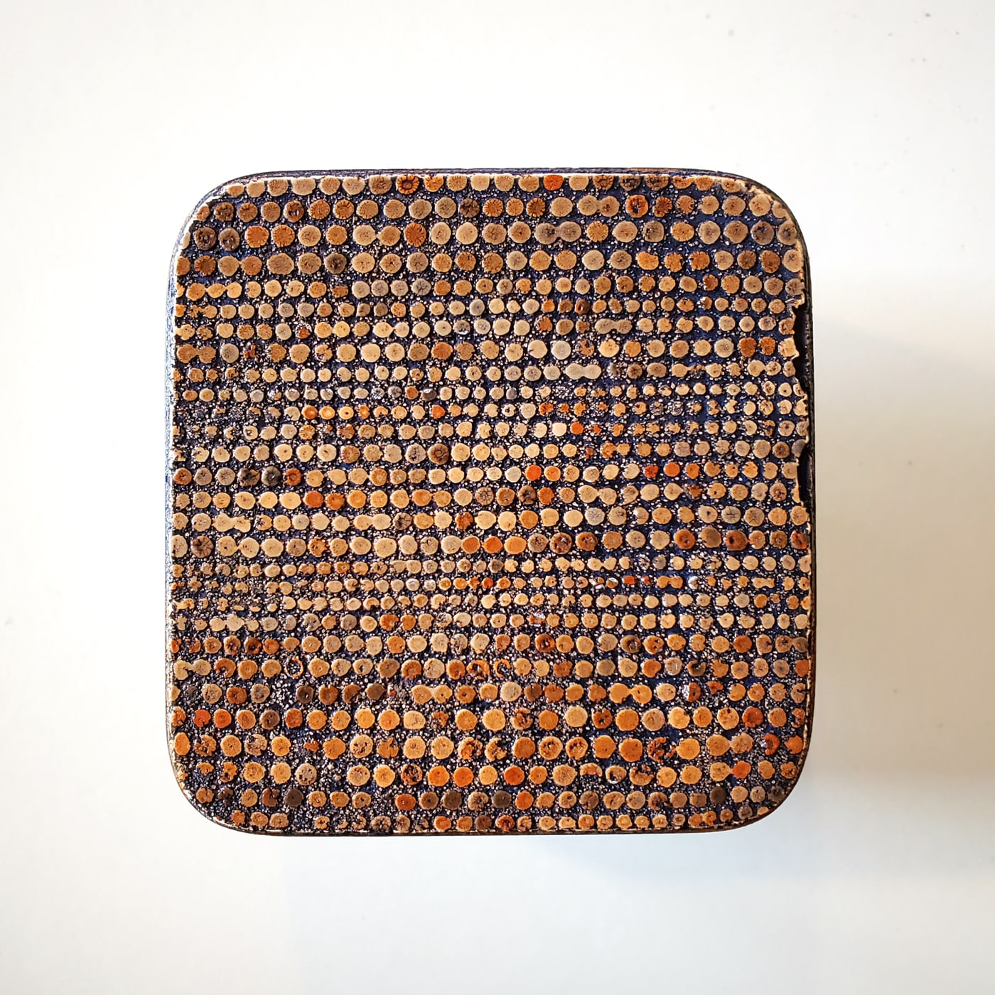 Oeuvre de Aude Arnold, artiste sgraffito, enduit chaux